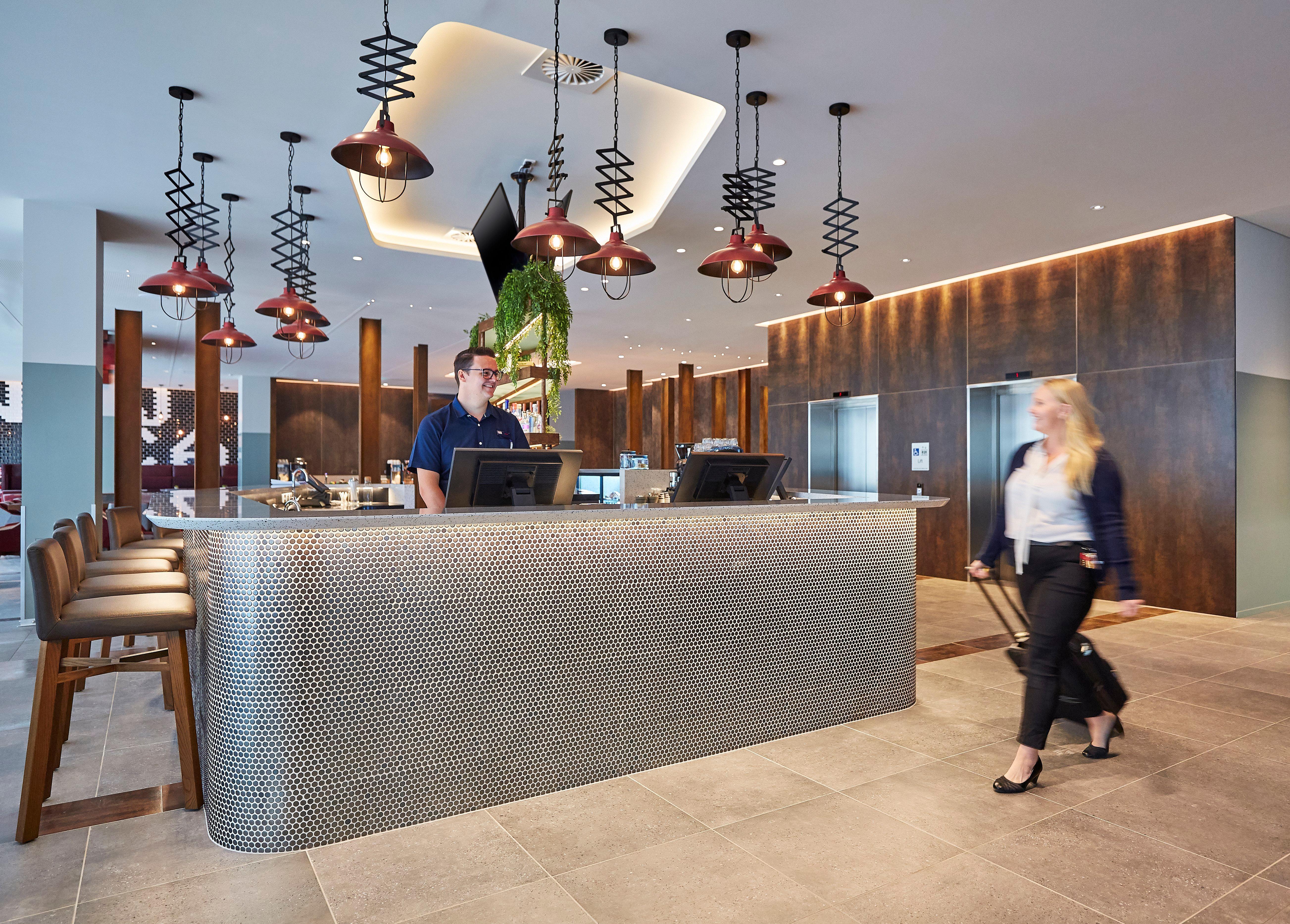 Holiday Inn Express Newcastle By Ihg Экстерьер фото