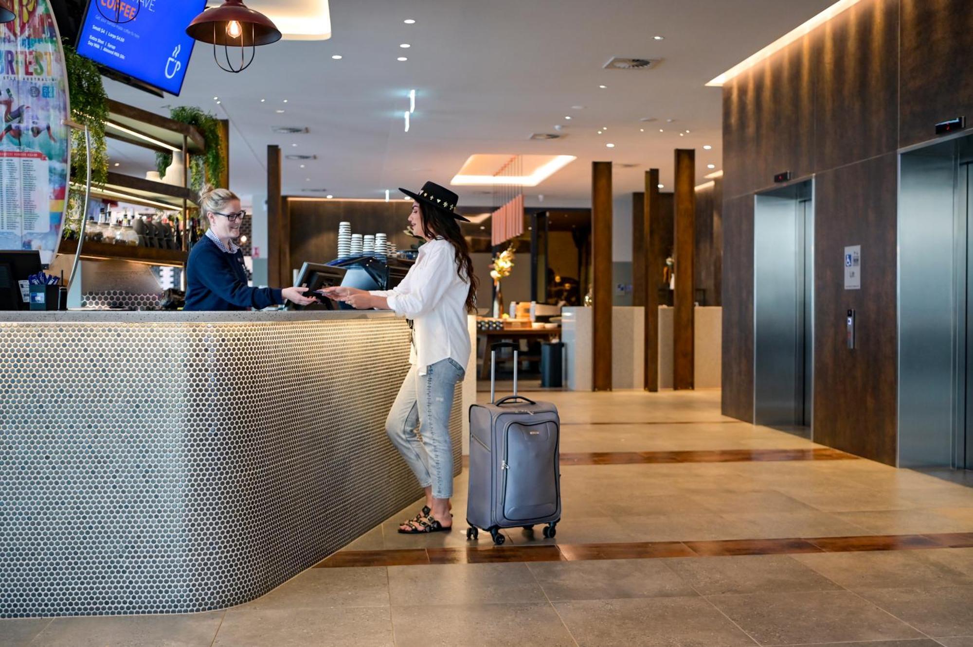 Holiday Inn Express Newcastle By Ihg Экстерьер фото